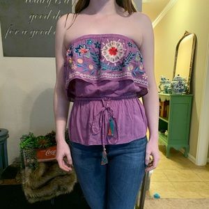 Embroidery sleeveless top